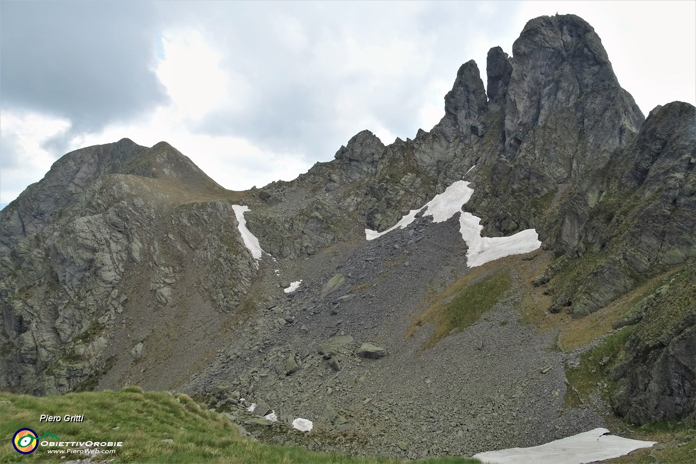 39 Vista sul Valletto con Tribortoi salendo in Ponteranica.JPG